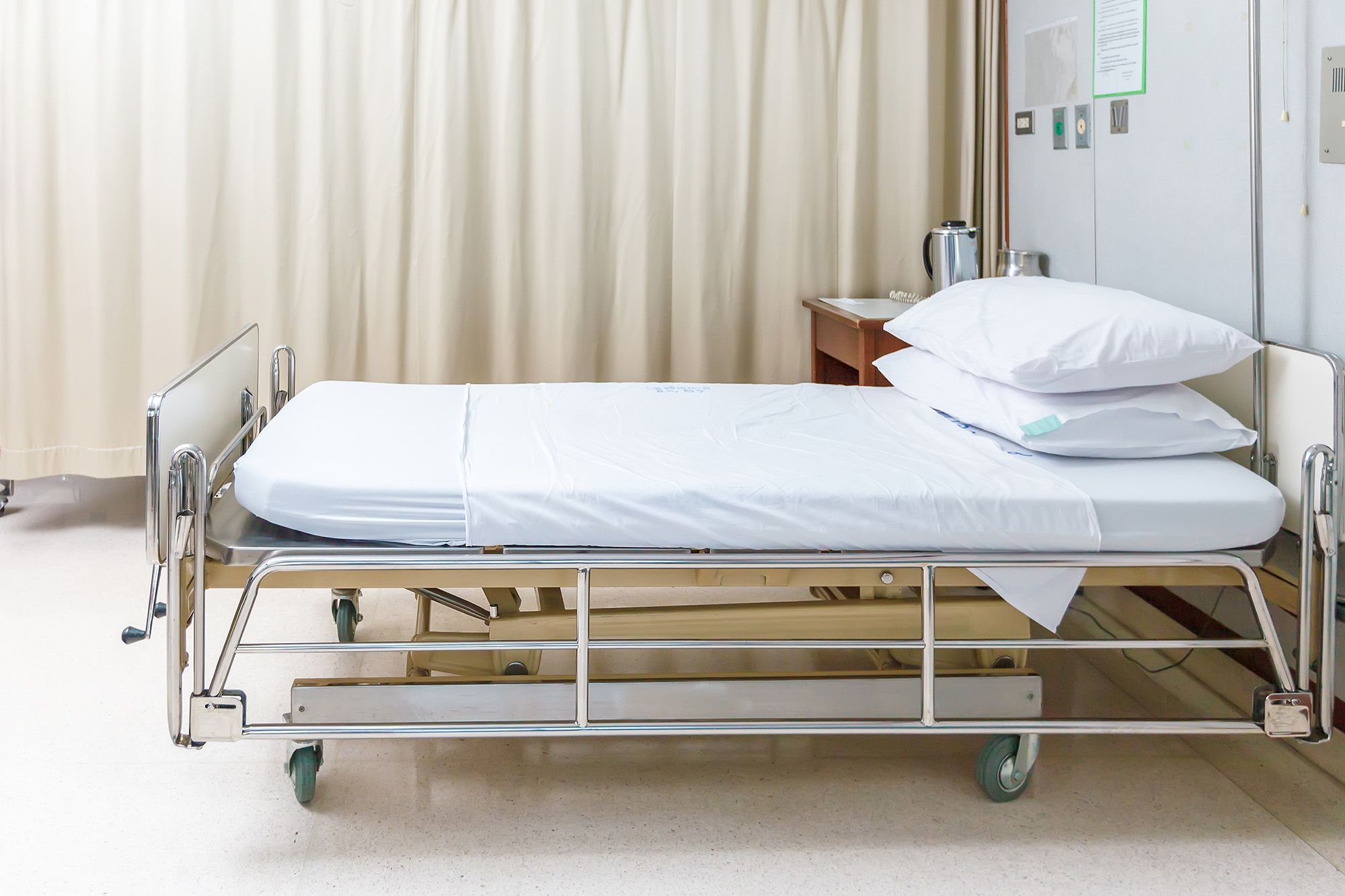 hospital beds with mattresses