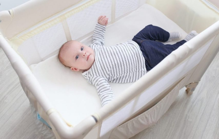 Things to keep in mind when buying a baby travel cot for your needs